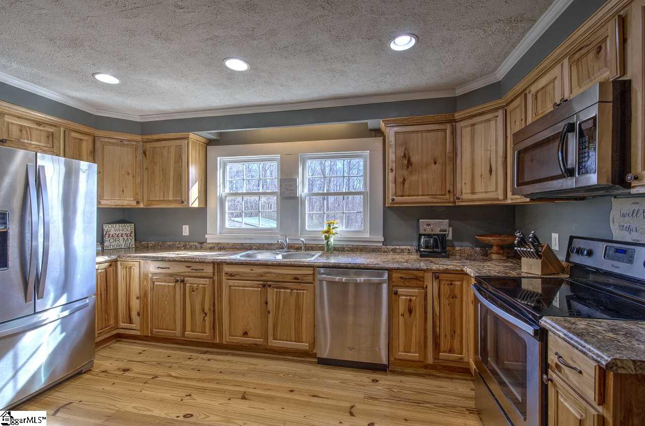 54 Hart Road Taylors, SC 29687 - Photo 14 of 36
