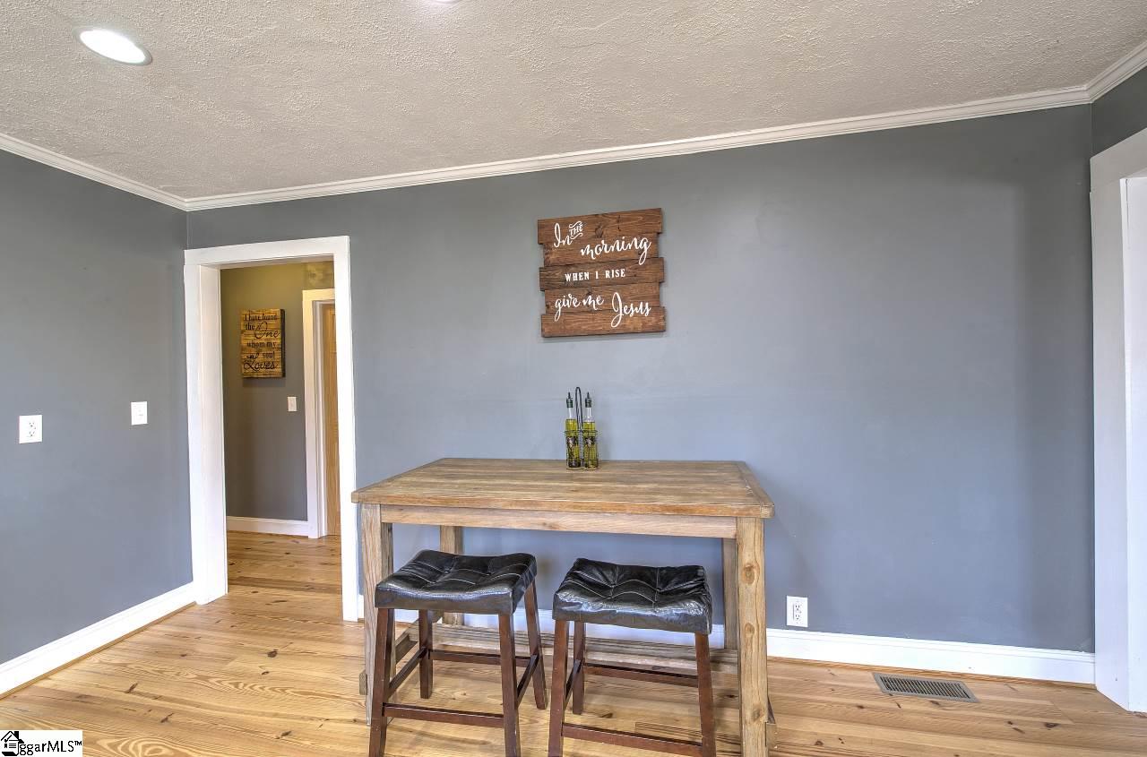 54 Hart Road Taylors, SC 29687 - Photo 15 of 36