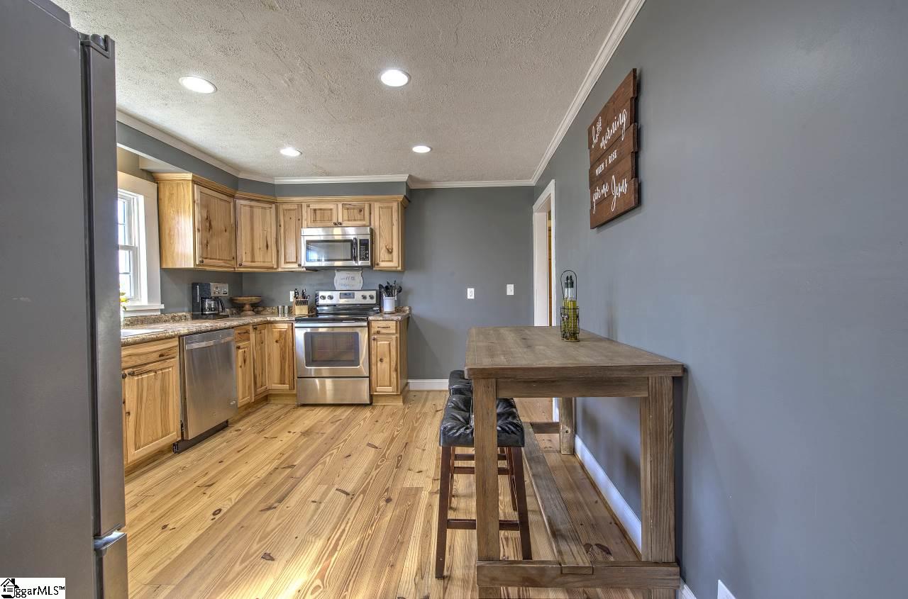 54 Hart Road Taylors, SC 29687 - Photo 18 of 36
