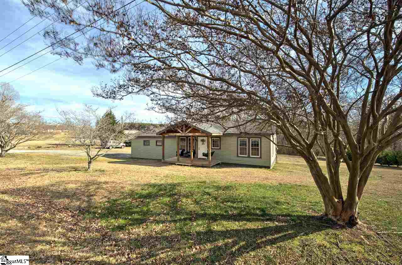 54 Hart Road Taylors, SC 29687 - Photo 3 of 36