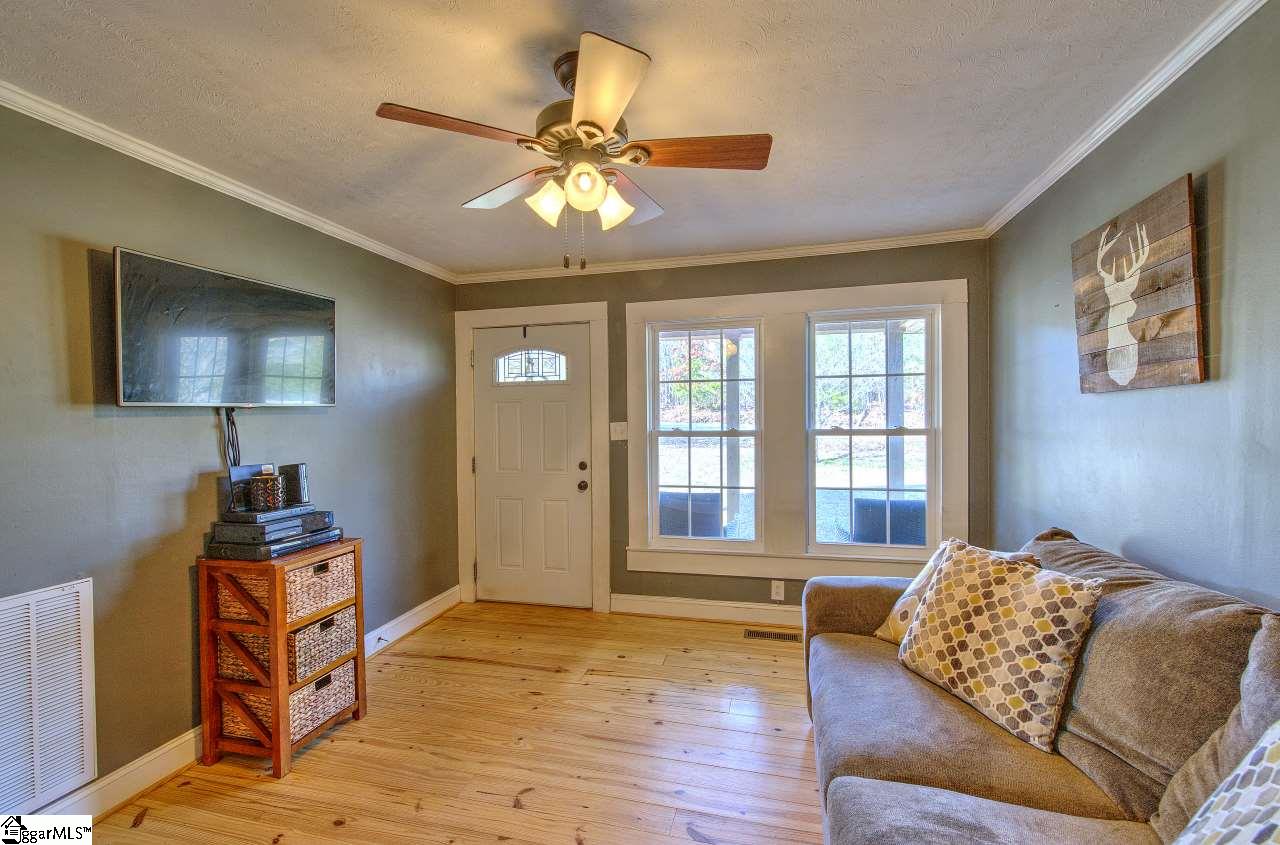 54 Hart Road Taylors, SC 29687 - Photo 7 of 36