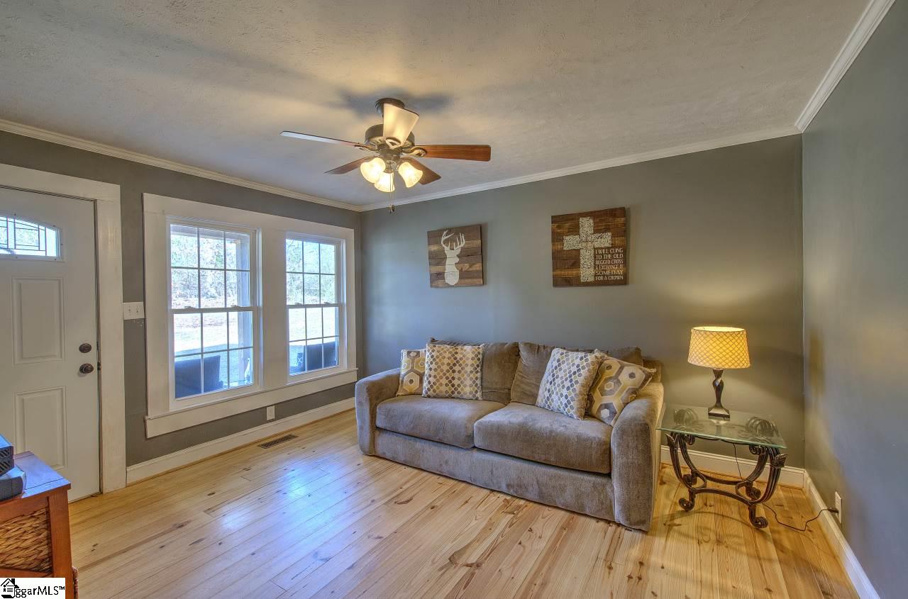 54 Hart Road Taylors, SC 29687 - Photo 8 of 36