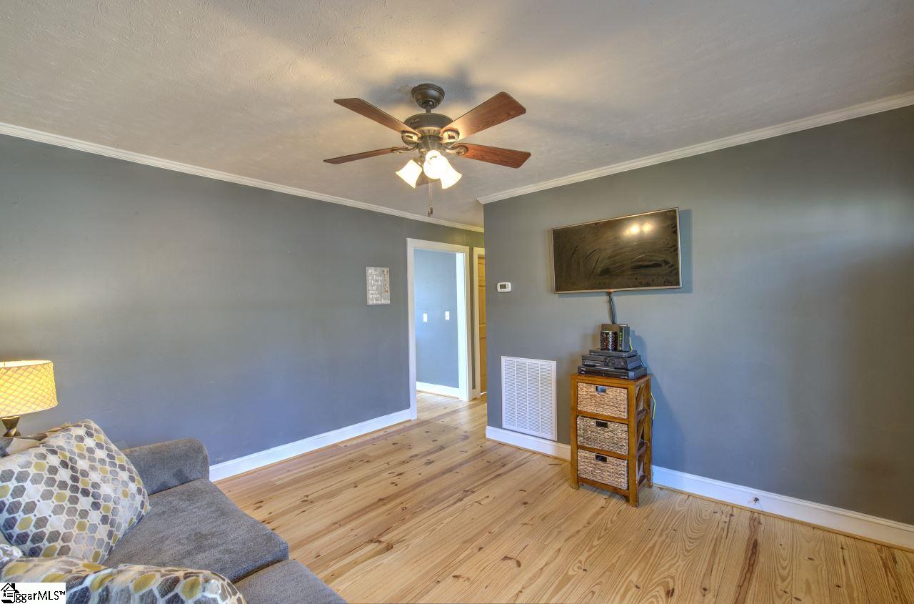 54 Hart Road Taylors, SC 29687 - Photo 10 of 36