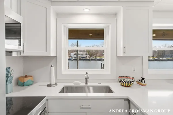 $1,900,000 | 1005 Park Street, Saugatuck, MI 49453