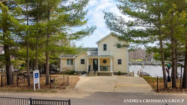$1,900,000 | 1005 Park Street, Saugatuck, MI 49453