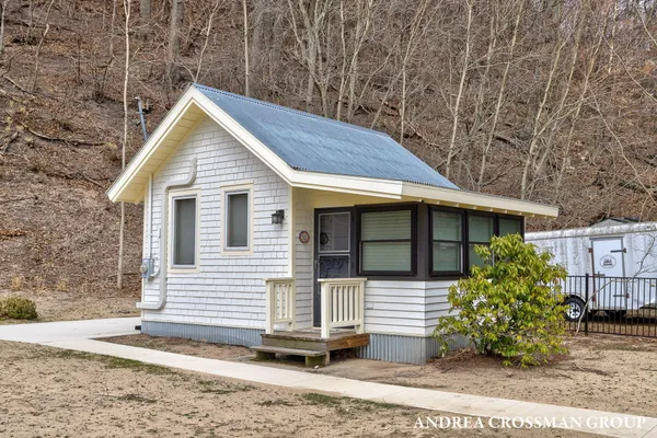 $1,900,000 | 1005 Park Street, Saugatuck, MI 49453