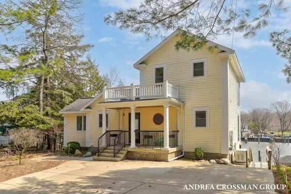 $1,900,000 | 1005 Park Street, Saugatuck, MI 49453