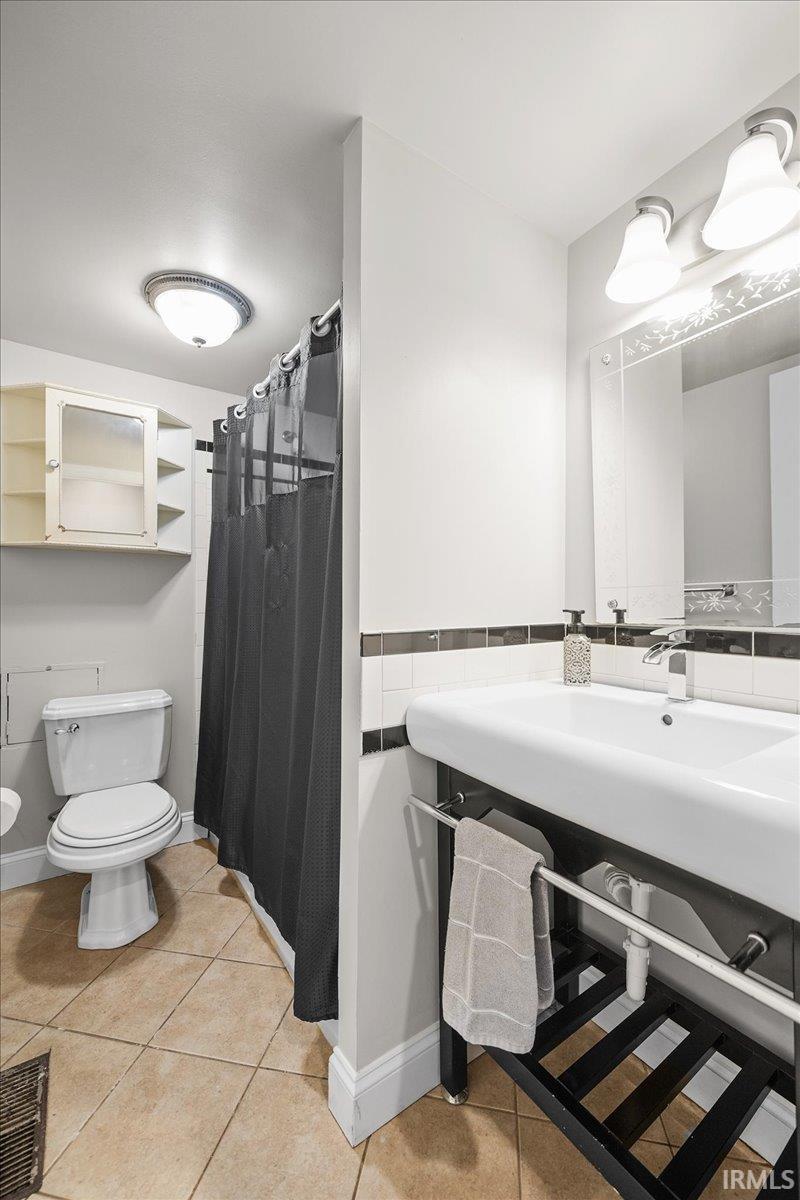 534 Robyn Road Valparaiso, IN 46385 - Photo 17 of 38 Gallery Image 17