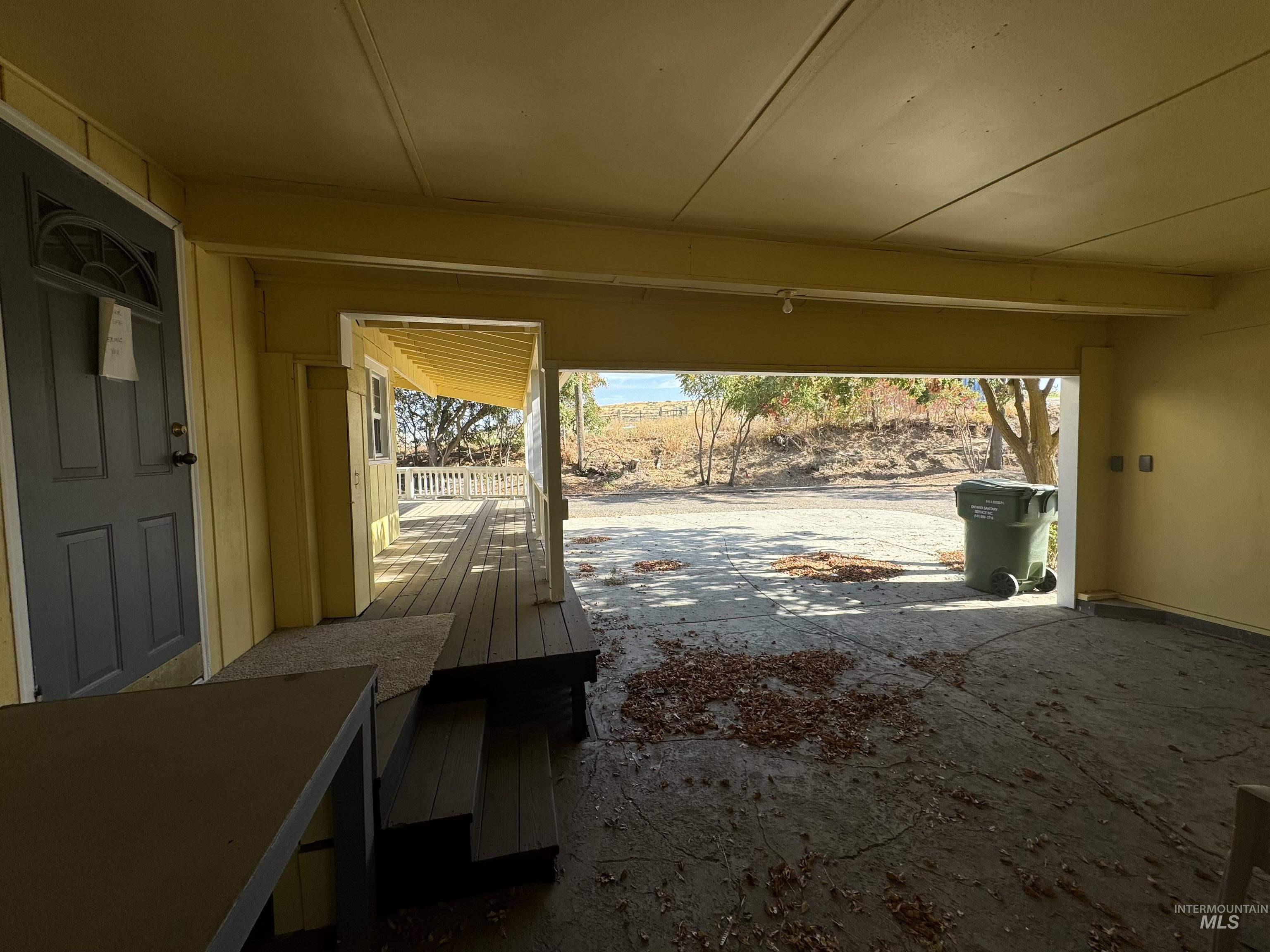 729 Morgan Avenue Ontario, OR 97914 - Photo 13 of 49 View of garage