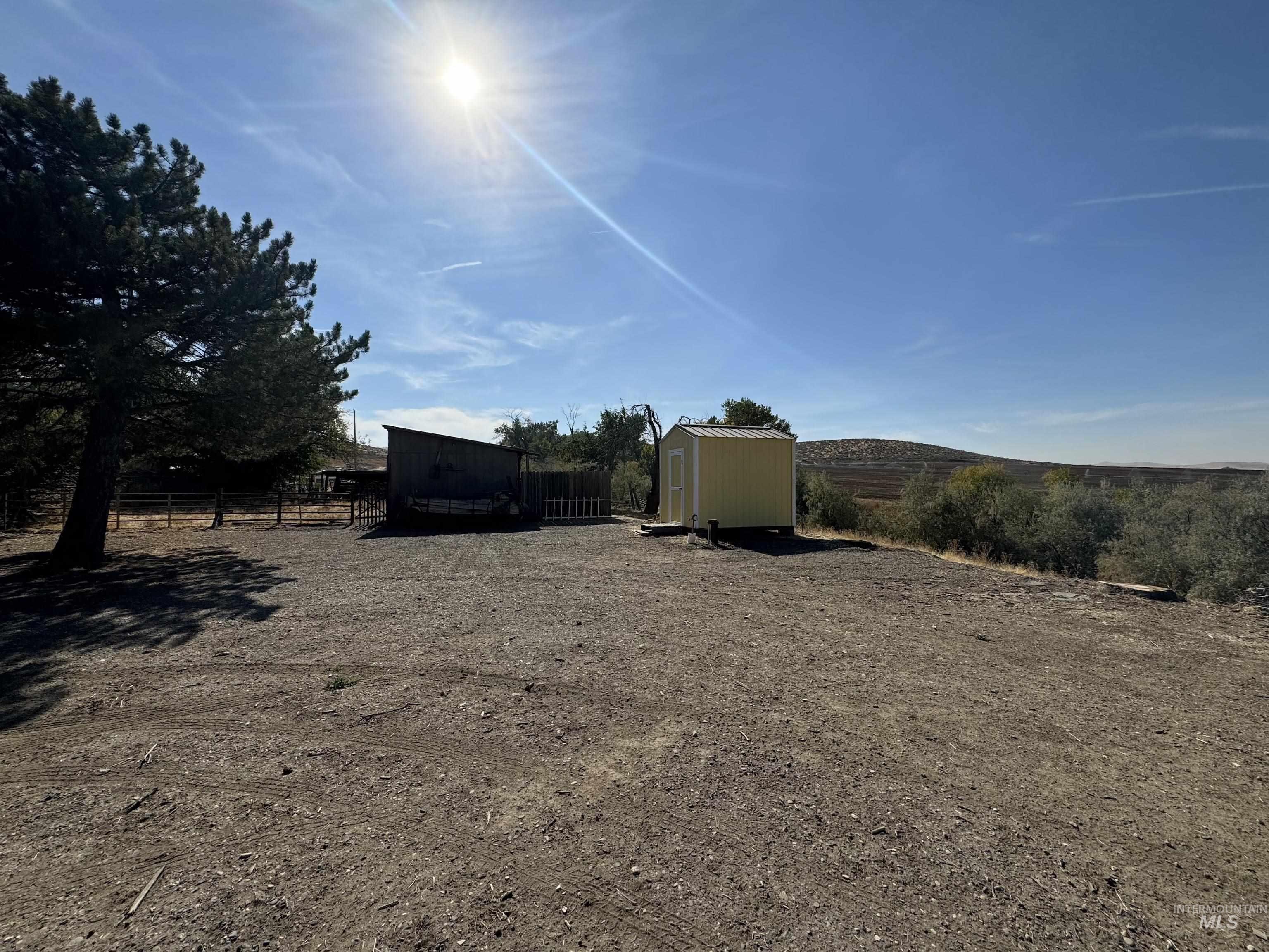 729 Morgan Avenue Ontario, OR 97914 - Photo 15 of 49 View of yard featuring a storage unit