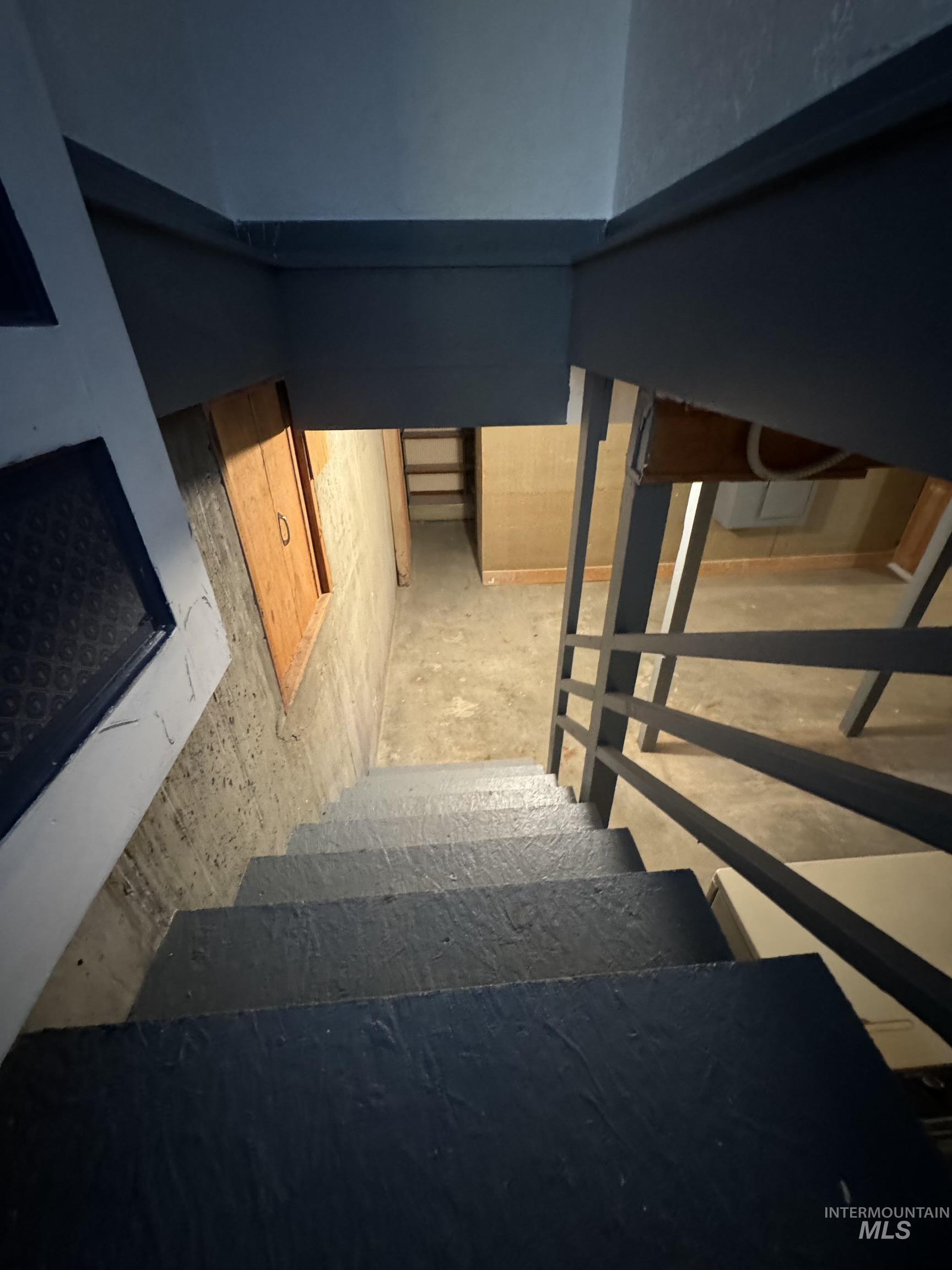 729 Morgan Avenue Ontario, OR 97914 - Photo 43 of 49 View of stairway