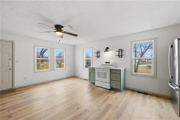 $210,000 | 723 West Prospect Street, Cameron, MO 64429