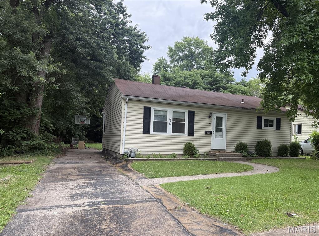 636 Royal Heights Road Belleville, IL 62226 - Photo 2 of 2