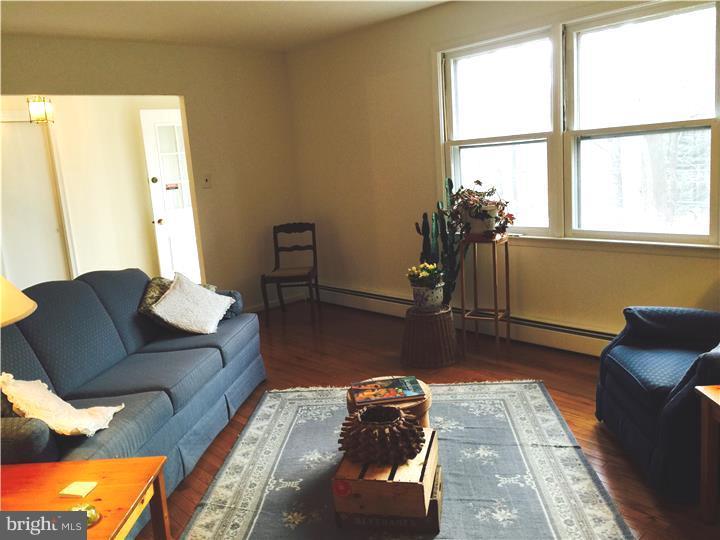 743 Cedar Knoll Road Coatesville, PA 19320 - Photo 4 of 25 Living Room