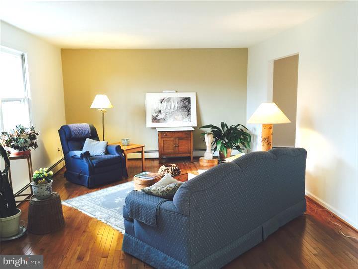 743 Cedar Knoll Road Coatesville, PA 19320 - Photo 5 of 25 Living Room