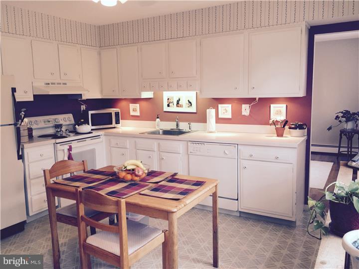 743 Cedar Knoll Road Coatesville, PA 19320 - Photo 10 of 25 Kitchen