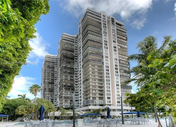 $3,950 | 2333 Brickell Avenue, Unit 2607, Miami, FL 33129