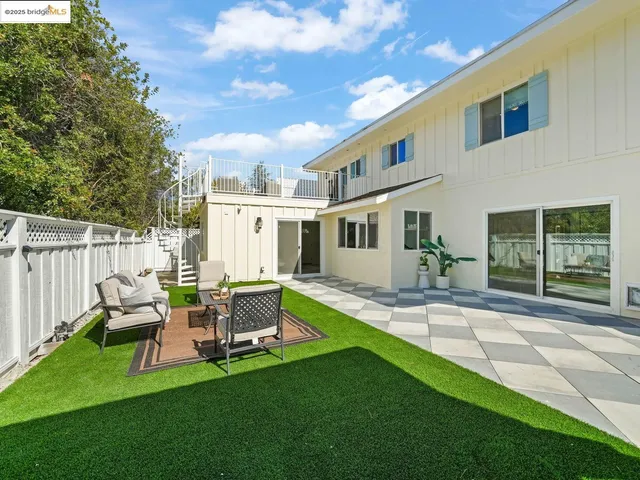 a view of a house with a tub