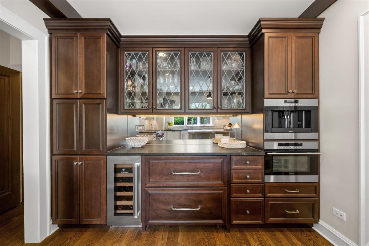 1137 Locust Road Wilmette, IL 60091 - Photo 9 of 63 Gallery Image 9