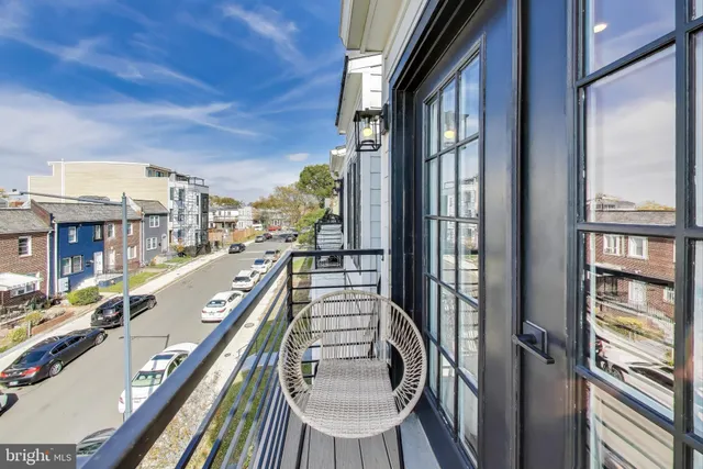 $3,500 | 1011 18th Street Northeast, Unit 8, Washington, DC 20002