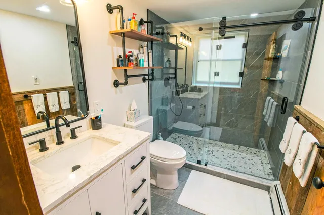 $595,000 | 219 Wildlife Road, Hartford, VT 05001