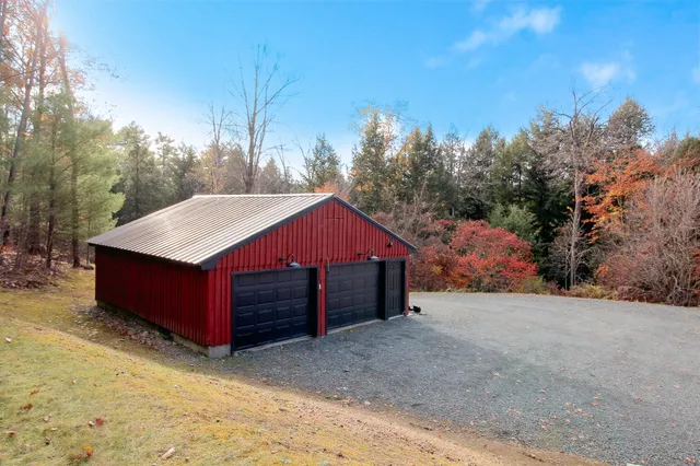 $595,000 | 219 Wildlife Road, Hartford, VT 05001