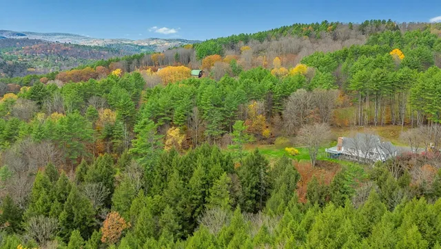 $595,000 | 219 Wildlife Road, Hartford, VT 05001