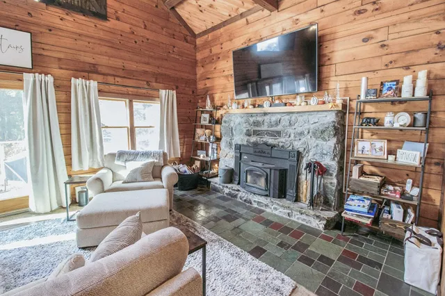 $595,000 | 219 Wildlife Road, Hartford, VT 05001