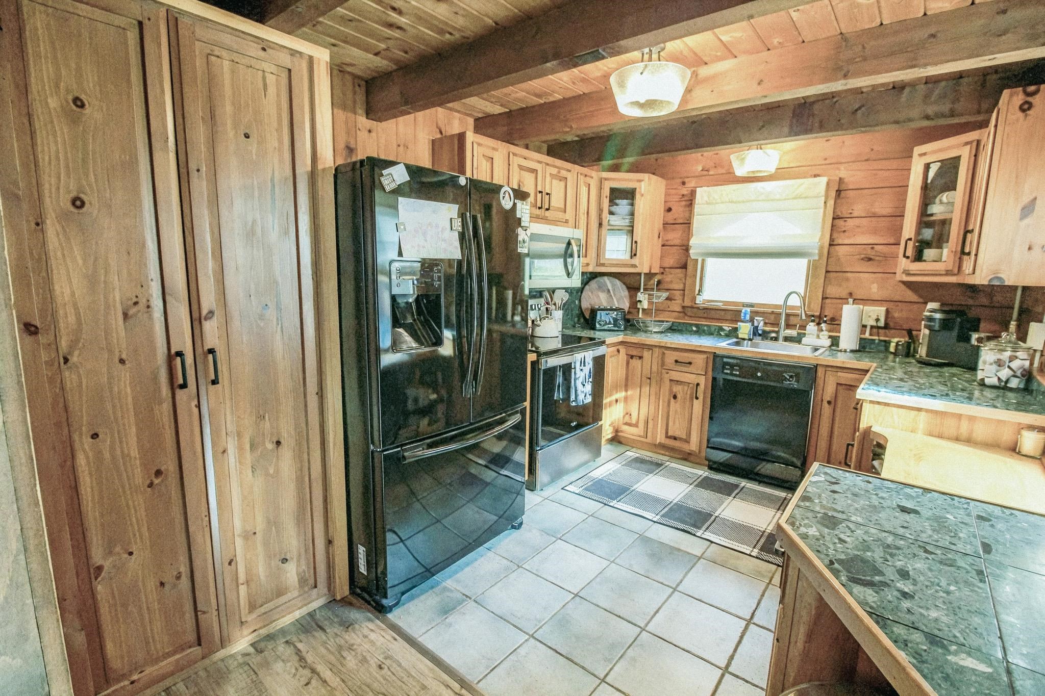 219 Wildlife Road Hartford, VT 05001 - Photo 8 of 36