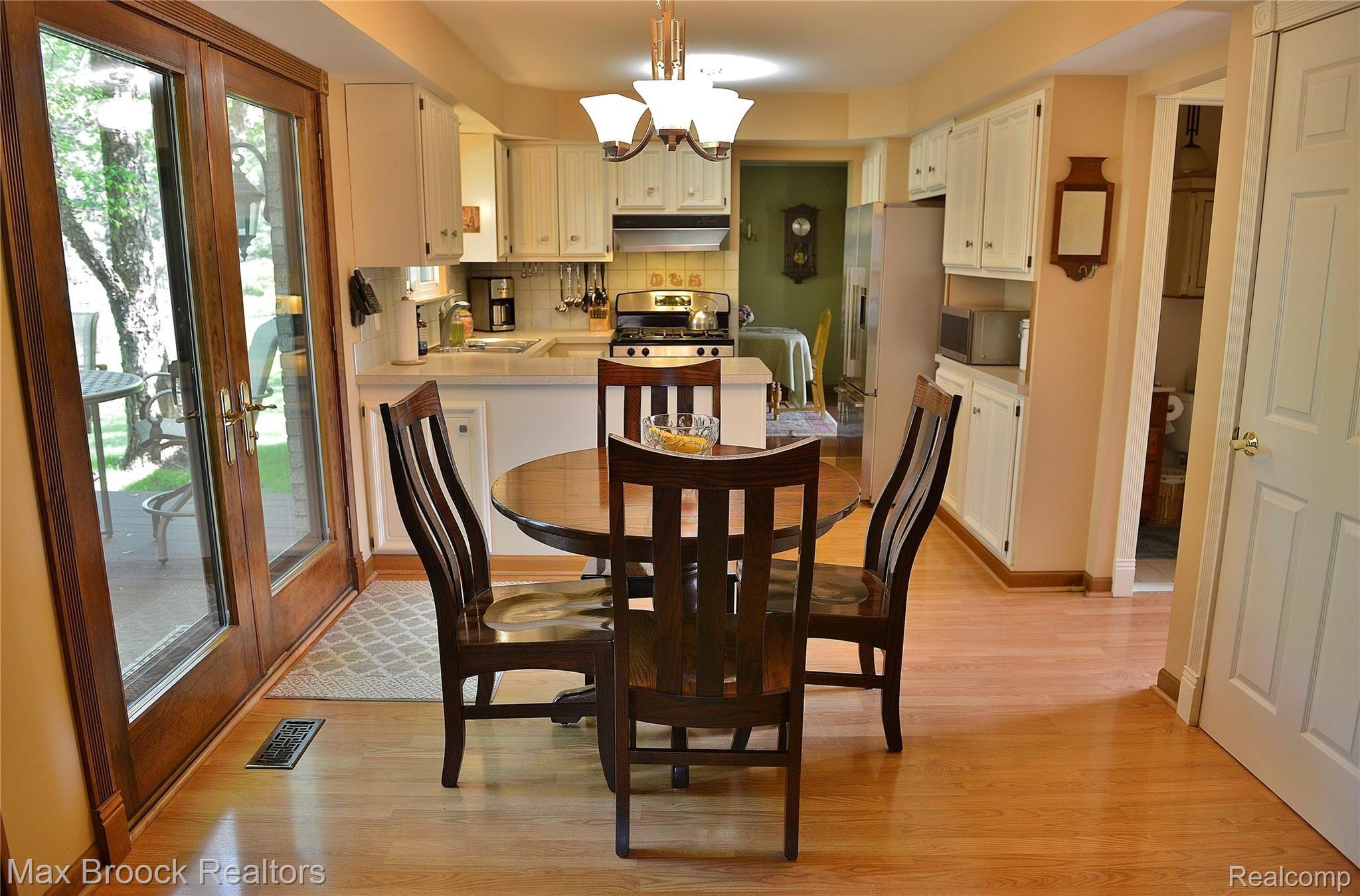 22 Foxboro Drive Rochester, MI 48309 - Photo 17 of 37 147.JPG