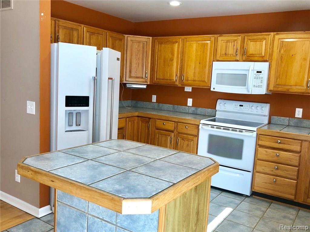 3834 South Lake George Road Dryden, MI 48428 - Photo 5 of 46 IMG_0019.jpg