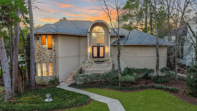 $1,200,000 | 3 Hillside View Place, The Woodlands, TX 77381