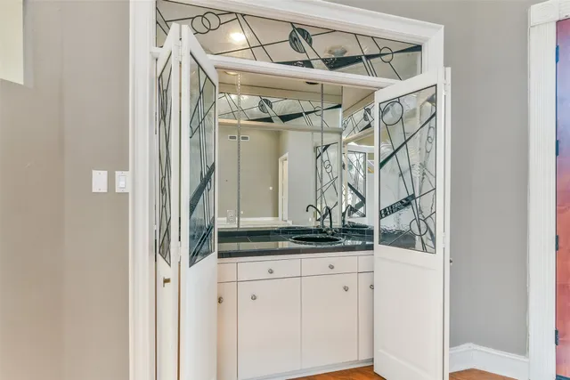 $1,200,000 | 3 Hillside View Place, The Woodlands, TX 77381