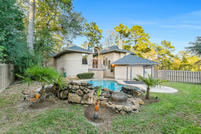 $1,200,000 | 3 Hillside View Place, The Woodlands, TX 77381