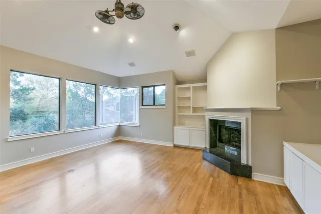 $1,200,000 | 3 Hillside View Place, The Woodlands, TX 77381