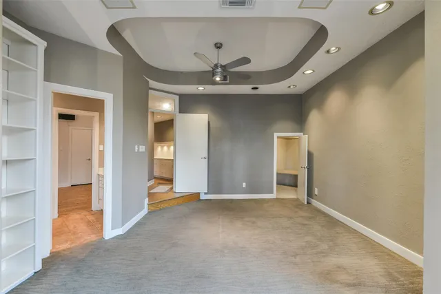 $1,200,000 | 3 Hillside View Place, The Woodlands, TX 77381