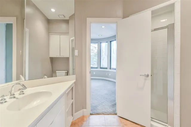 $1,200,000 | 3 Hillside View Place, The Woodlands, TX 77381