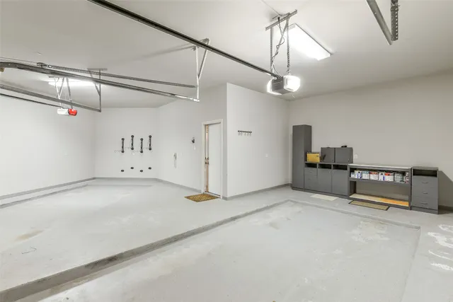 $1,200,000 | 3 Hillside View Place, The Woodlands, TX 77381