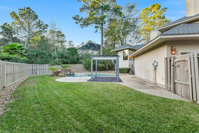 $1,200,000 | 3 Hillside View Place, The Woodlands, TX 77381