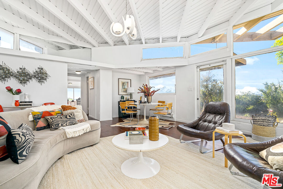 2083 Hanscom Drive South Pasadena, CA 91030 - Photo 3 of 36