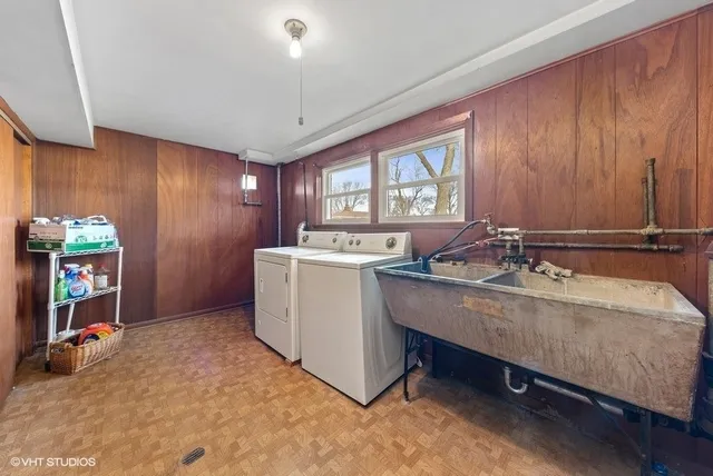 $3,000 | 493 Amherst Avenue, Des Plaines, IL 60016