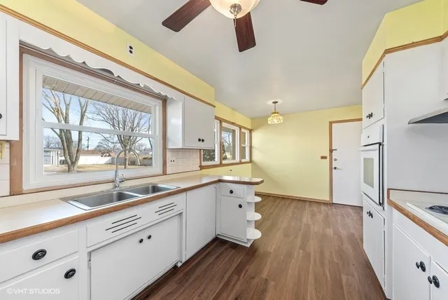 $3,000 | 493 Amherst Avenue, Des Plaines, IL 60016