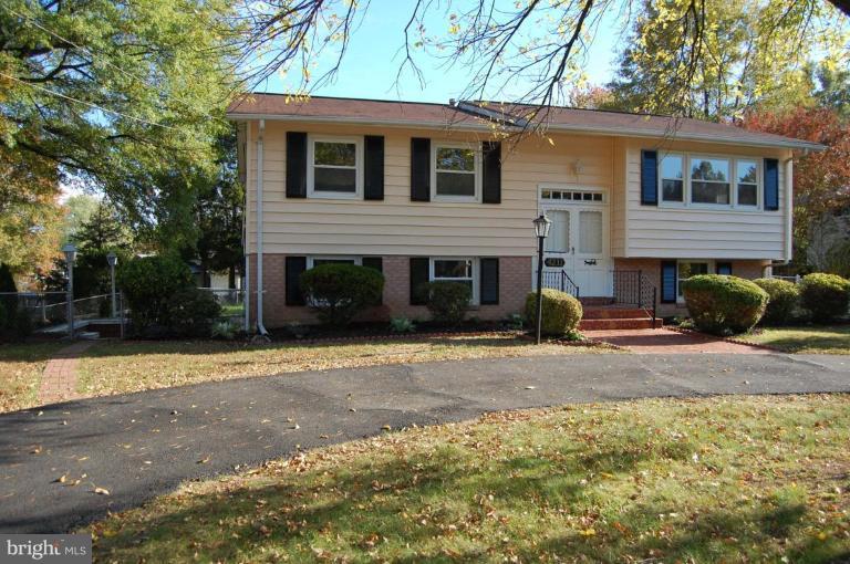 4211 Franconia Road Alexandria, VA 22310 - Photo 3 of 20 Exterior #3