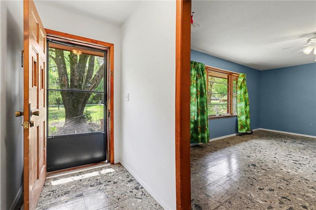 7019 Lake View Lane Doraville, GA 30360 - Photo 5 of 32 a view of an empty room and window