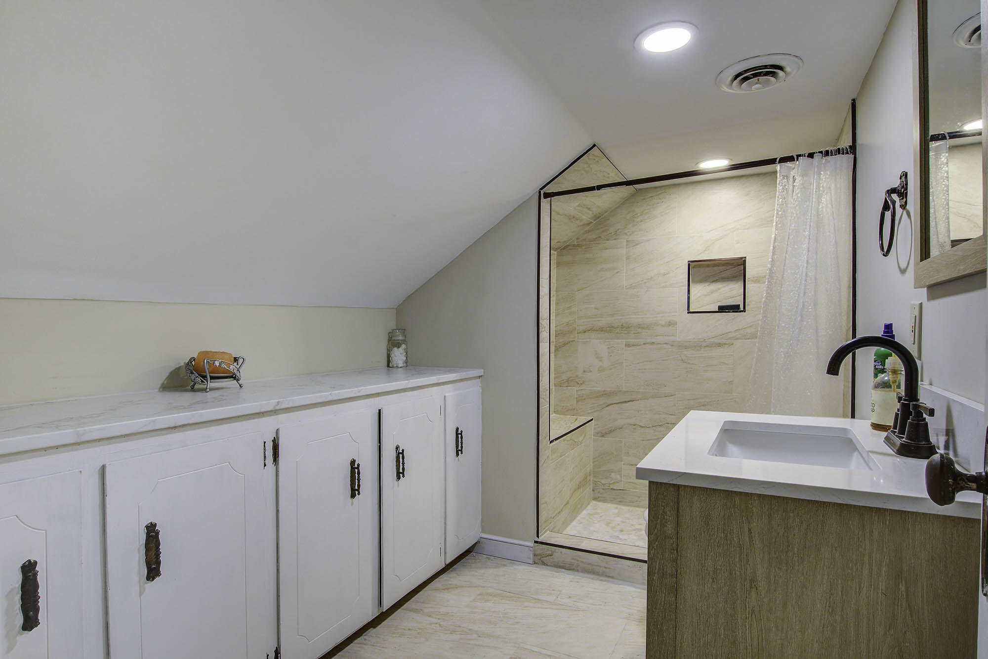 633 Country Club Road Andrews, SC 29510 - Photo 27 of 71 Full Bath Upstairs