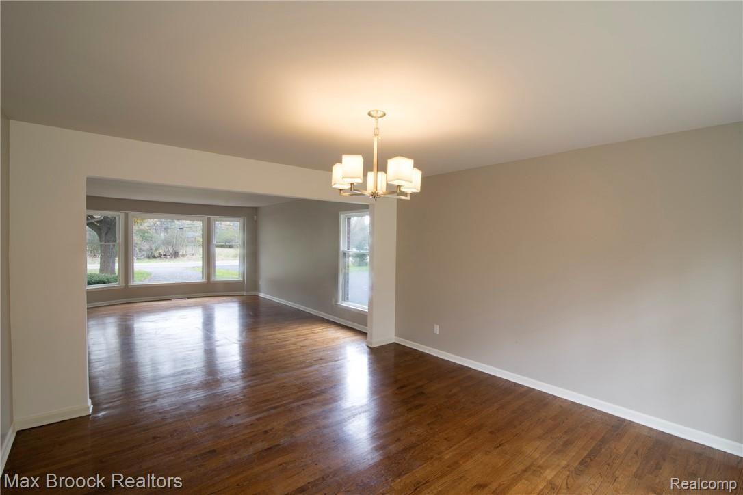 2731 West Wattles Road Troy, MI 48098 - Photo 12 of 38 Lt.Corner_Dining_room-1