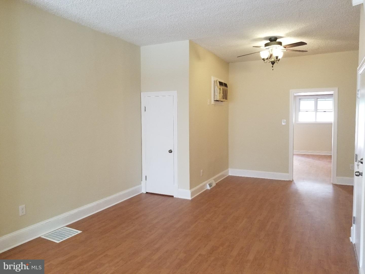 411 West Ritner Street Philadelphia, PA 19148 - Photo 4 of 14 Living Room