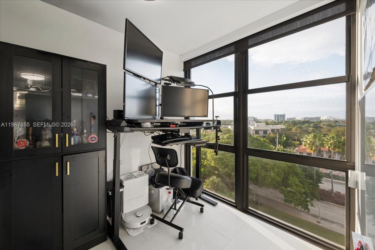 1915 Brickell Avenue, Unit 801 Miami, FL 33129 - Photo 13 of 37 a room with musical instruments and furniture