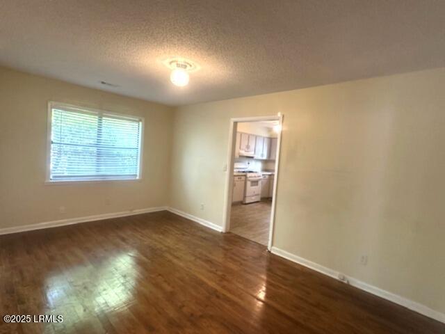 1006 Duke Street Beaufort, SC 29902 - Photo 3 of 13 Dining Area