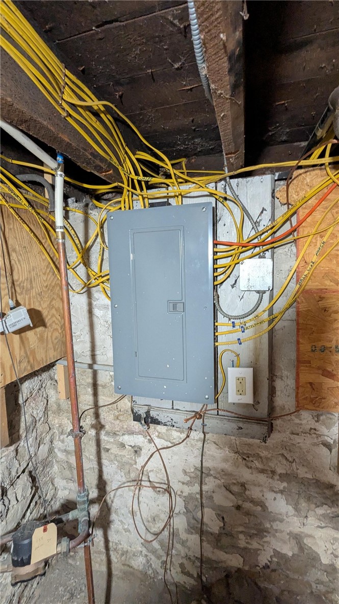 435 Main Street Oneonta, NY 13820 - Photo 34 of 38 200 amp service